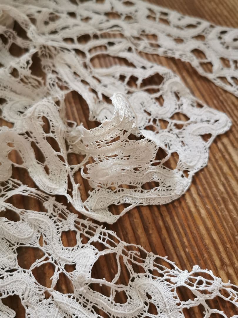 アンティーク ボビン編みリネンレース 艶と光沢のあるショール アイボリーエクリュ