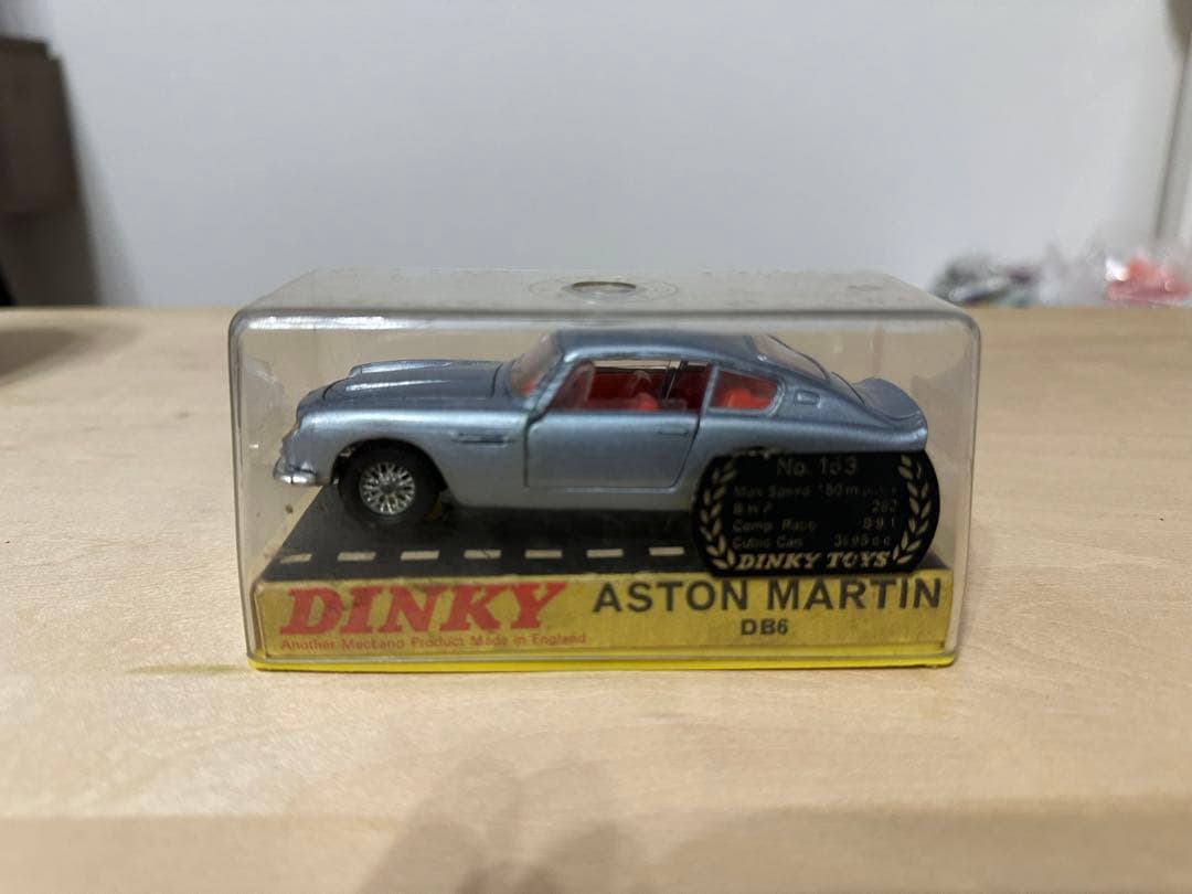 ミニカー Aston Martin DB6 Dinky 153