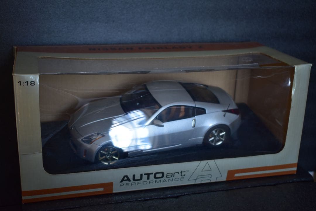 1/18 オートアート 日産 フェアレディZ Z33 350Z ミニカー