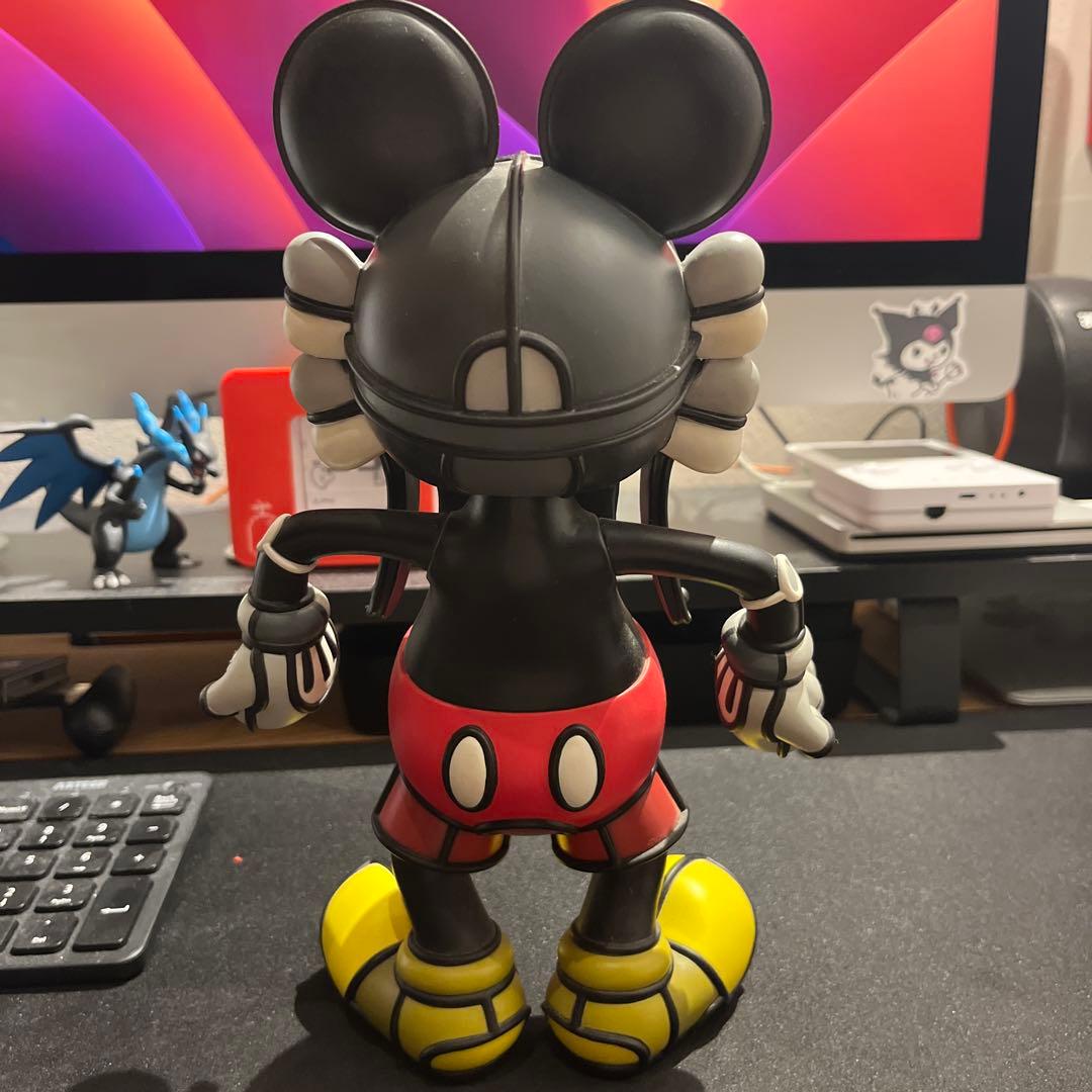 ヘルファイア　スカルミッキー　kaws