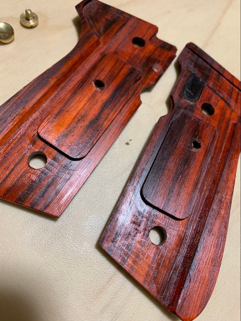レア物　新品ベレッタ m9用サムライエッジ風木製グリップ　メタリオン金属製