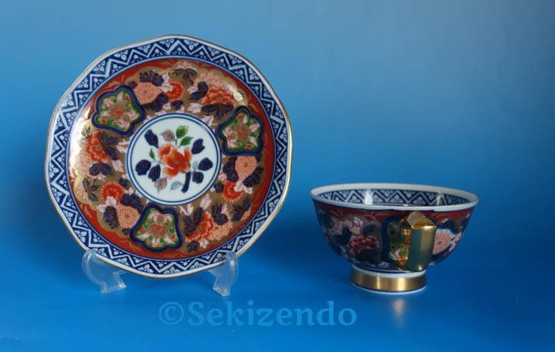 有田焼　古伊万里様式　染錦　金襴手　極錦金彩　其泉窯　カップ＆ソーサー2533