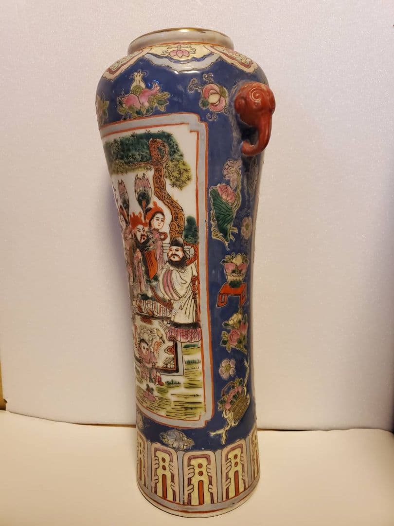 中国古玩　大清同治年製　粉彩人物図獣耳花瓶