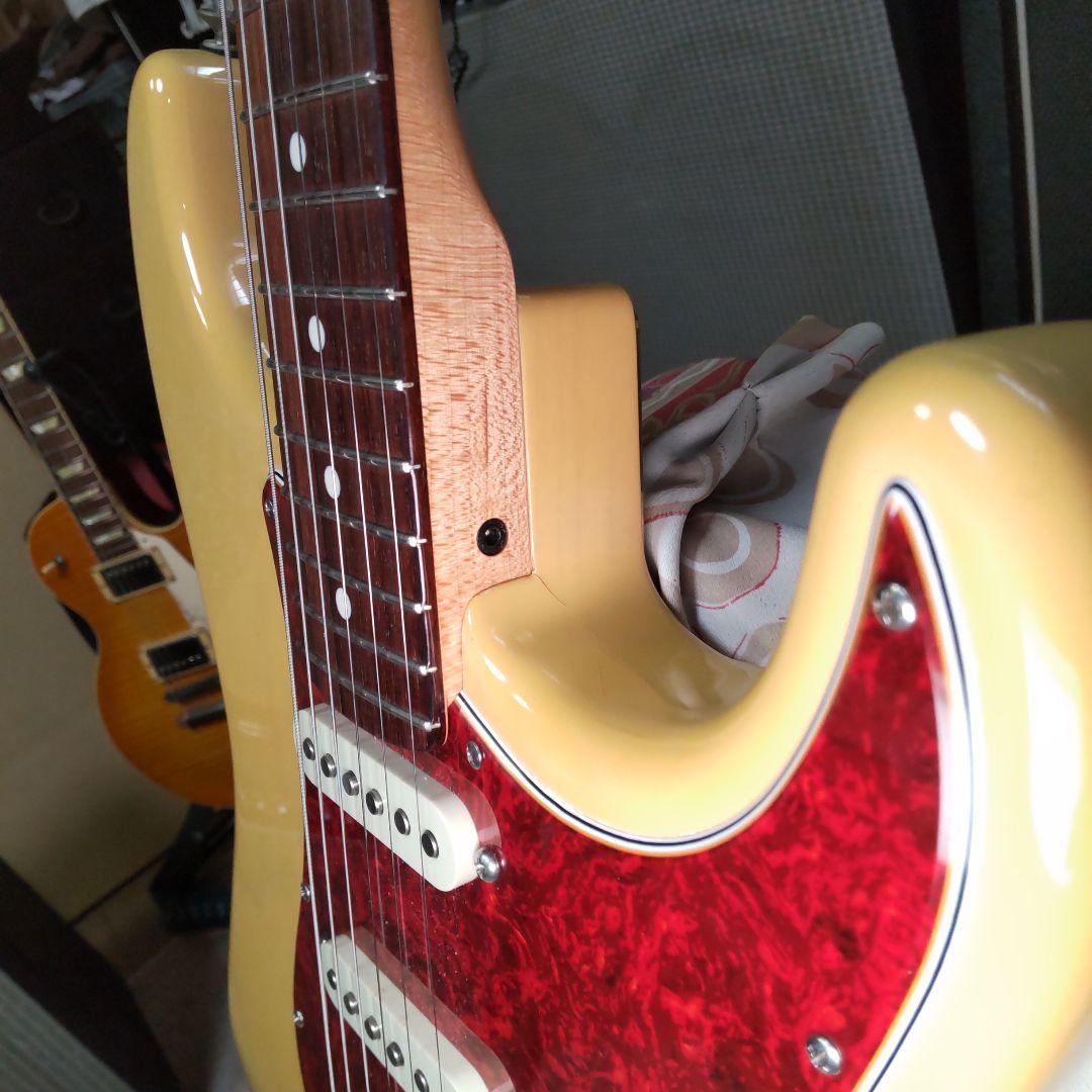 momose モモセのストラトタイプのギター