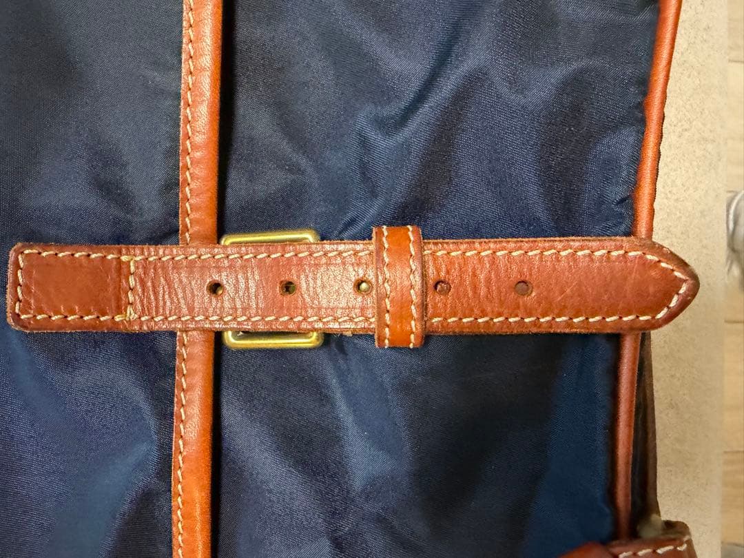 メルカリ市割中！フェリージ Felisi ナイロン ガーメントバッグ