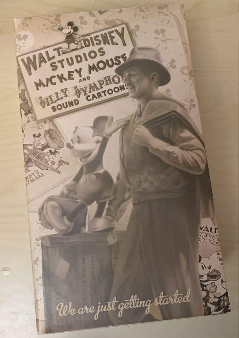 値下げウォルトとミッキー　ストーリーテラー像