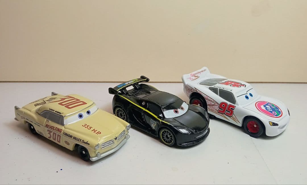 トミカディズニーカーズ3台