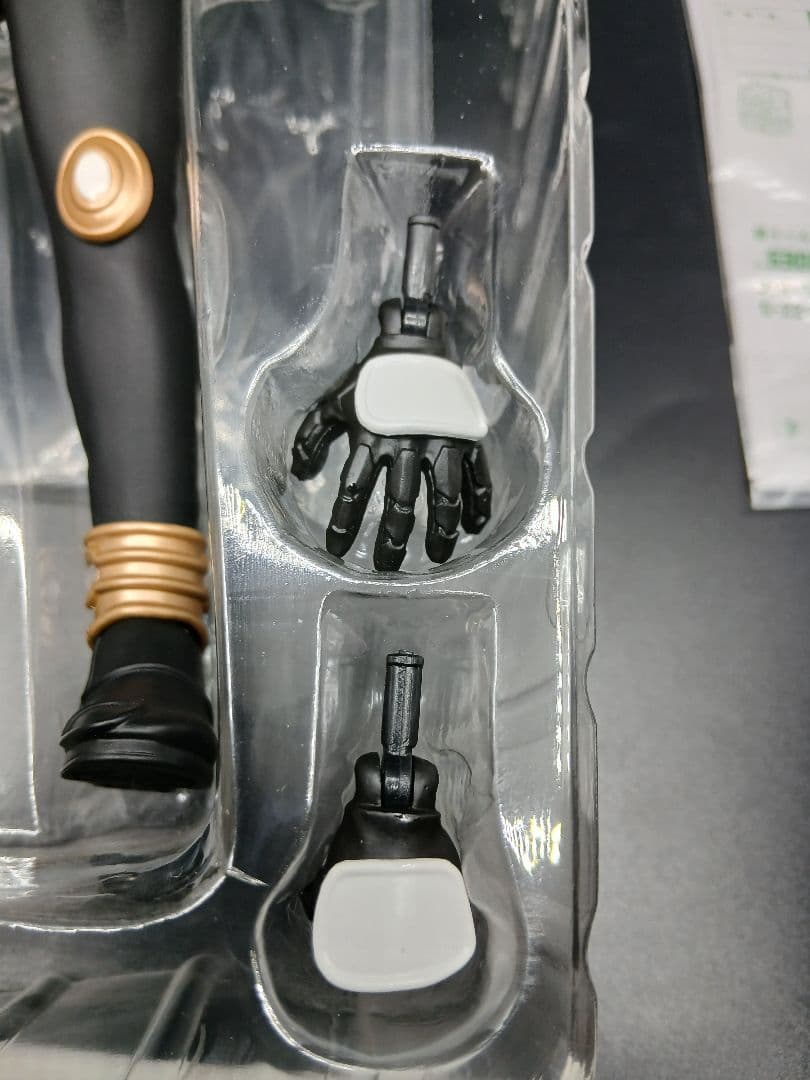 RAH 仮面ライダークウガ グローイングフォーム　 フィギュア