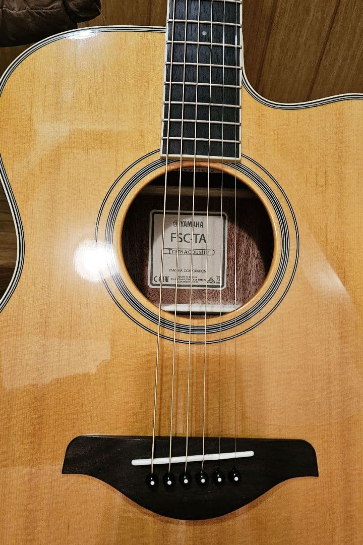 Yamaha FSC-TA トランス アコースティックギター ケース付き