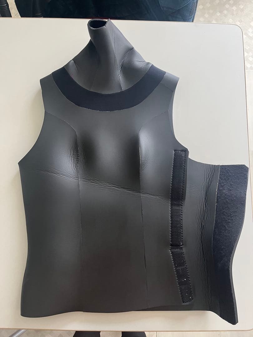 レディース　オーダー　ノースリーブ ウェットスーツベスト ブラック　5ミリ