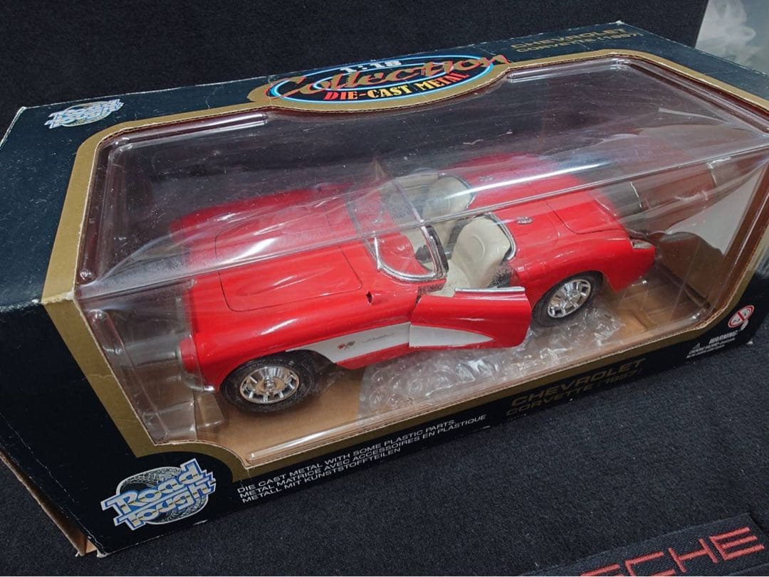 Road Tough 1/18ミニカー シボレーコルベット　1957 レッド