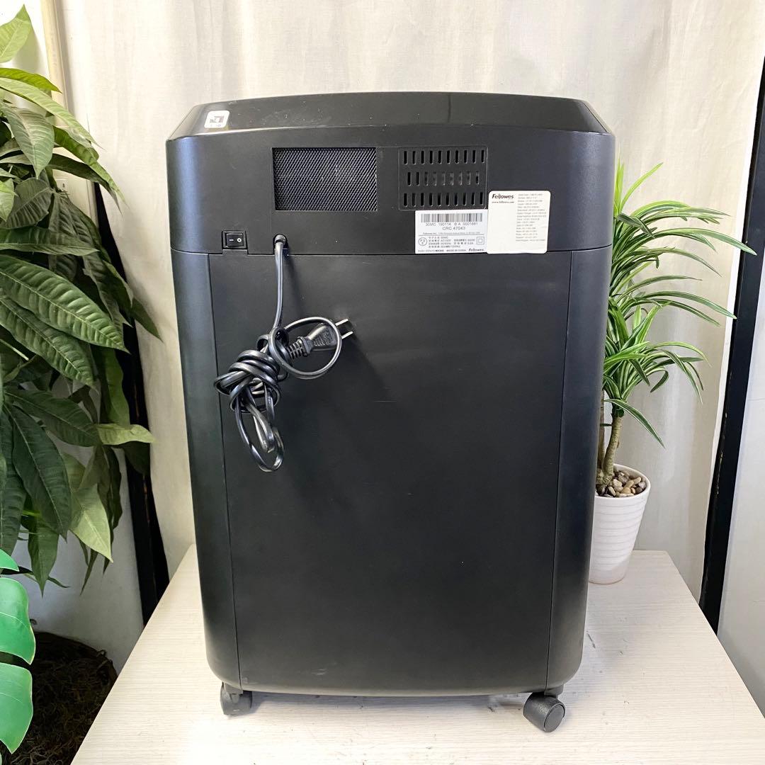 30Lでタップリ細断可能！デスクサイドシュレッダー