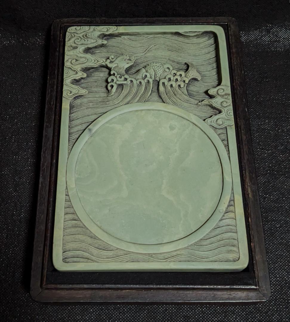【松花江緑石　龍馬波濤文時代硯】◆淡緑に白雲紋美石◆上箱◆松花石◆検→端渓・歙州
