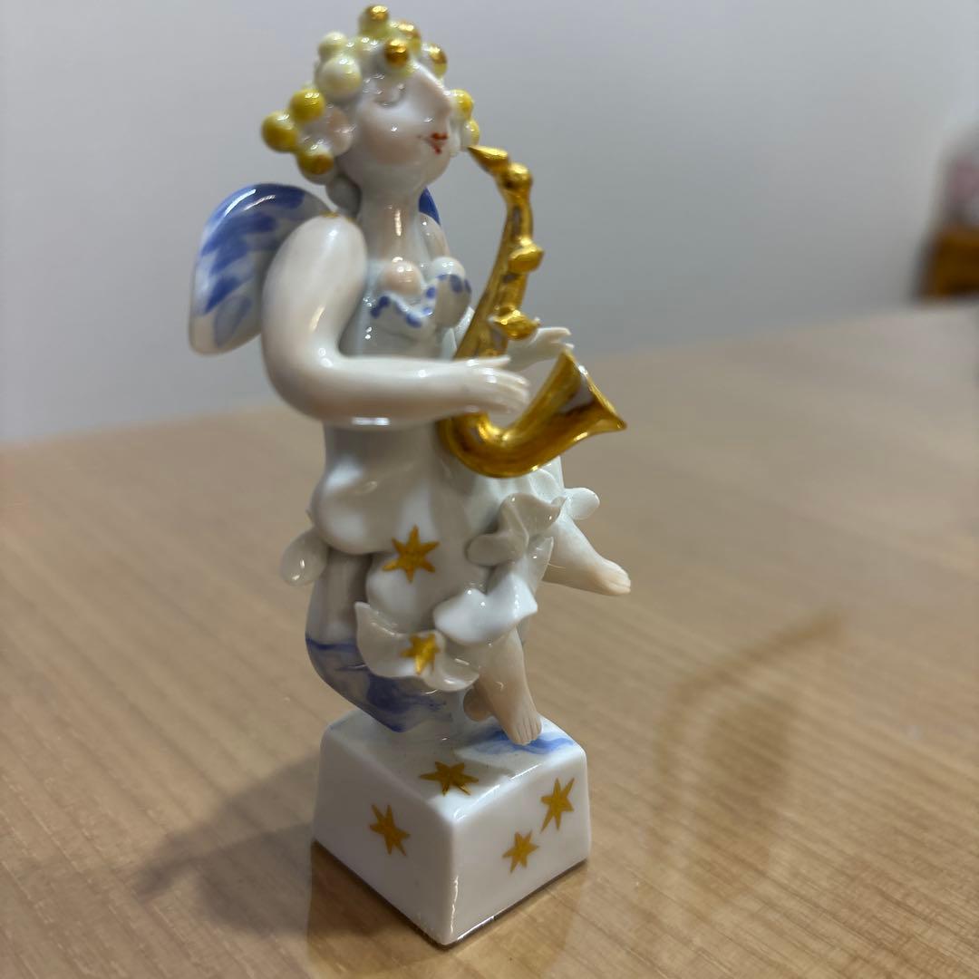 サックスを持つ天使のフィギュア　マイセン