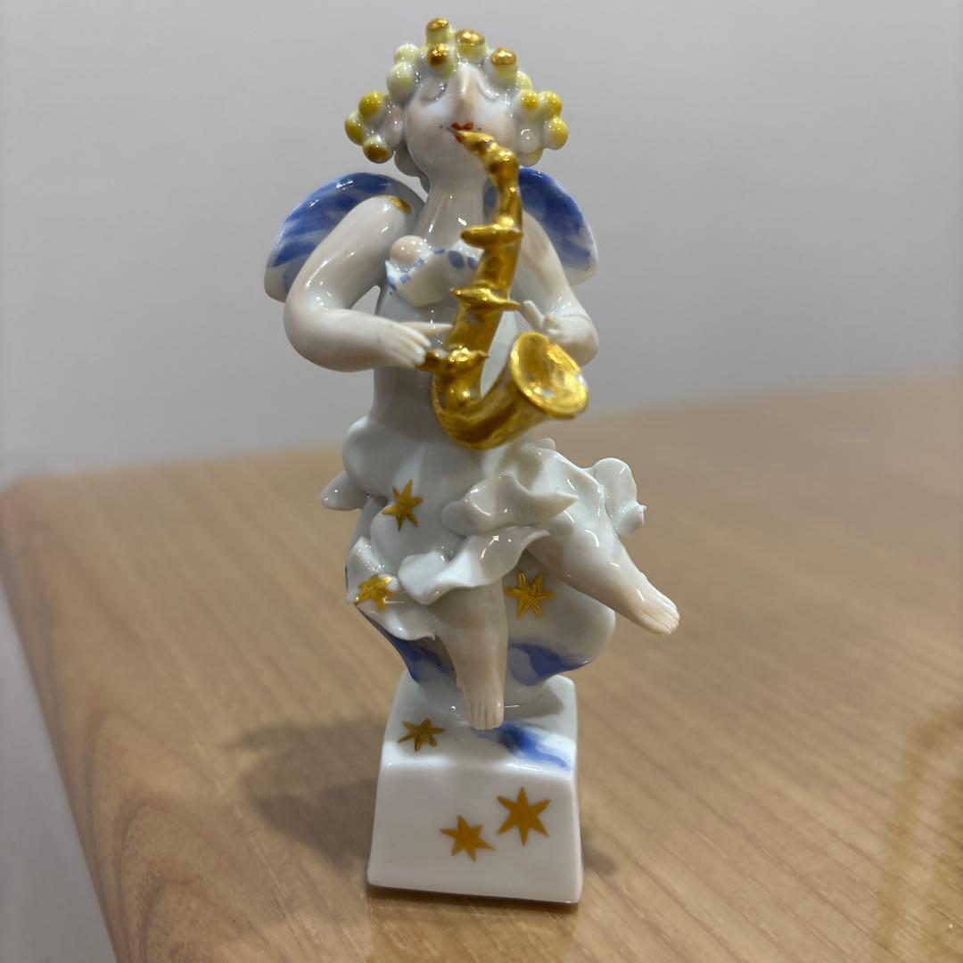 サックスを持つ天使のフィギュア　マイセン