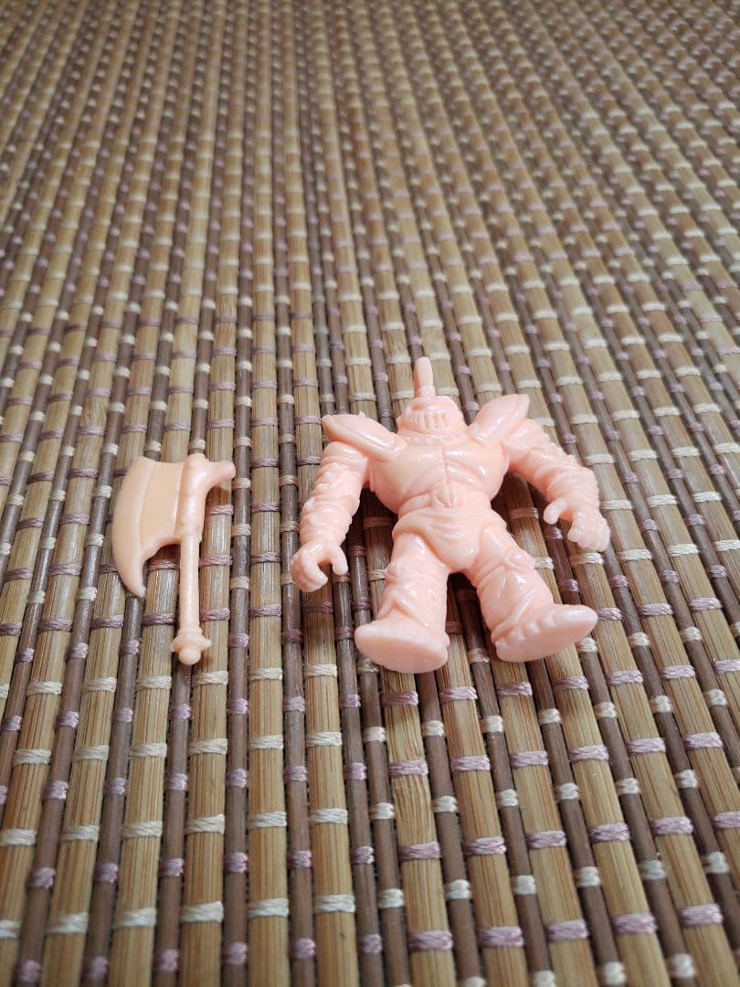 ドラゴンクエスト消しゴムアベル伝説悪魔の鎧ペールオレンジ　肌色　ファミコン　食玩