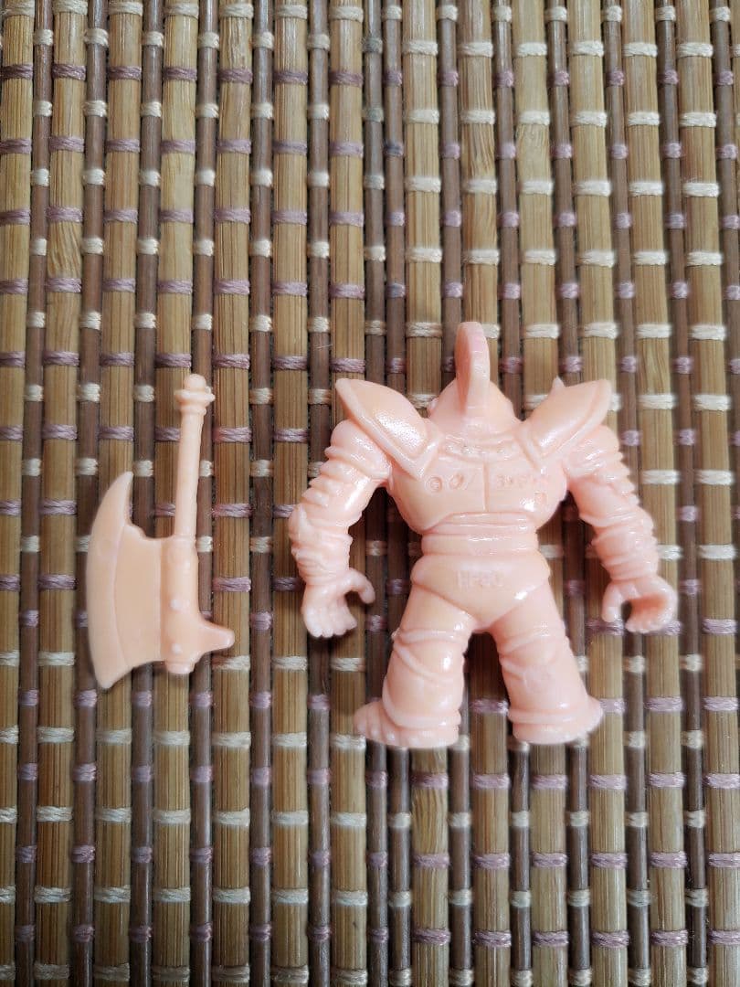 ドラゴンクエスト消しゴムアベル伝説悪魔の鎧ペールオレンジ　肌色　ファミコン　食玩