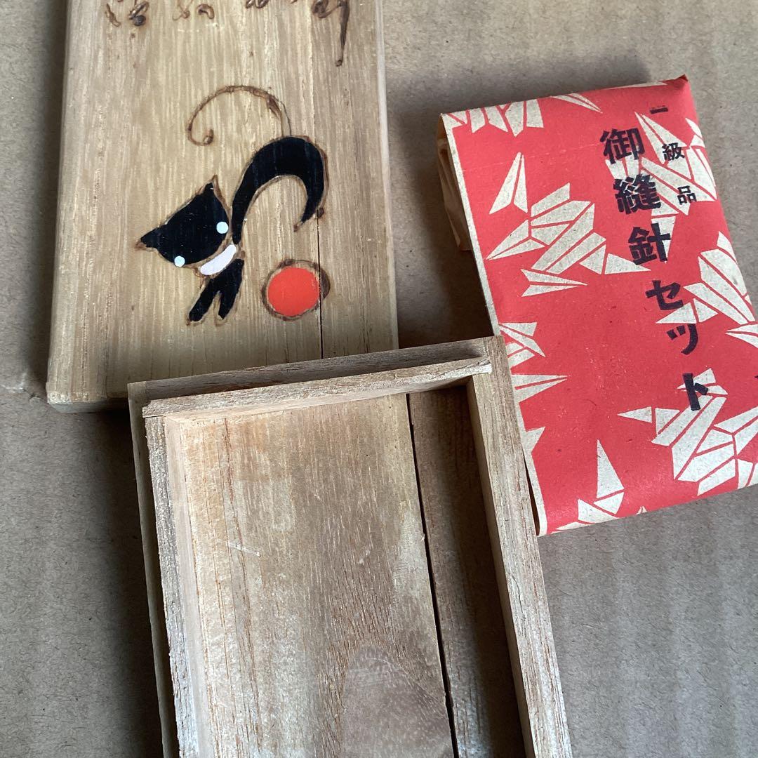 昭和20年時代の黒猫と少女の木製小箱　みすや縫い針セット入り　マチ針は使えません