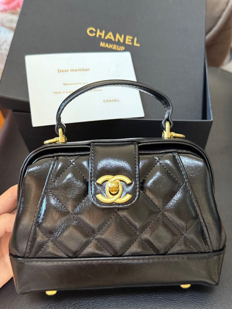 CHANEL ブラックレザーショルダーバッグ　ノベルティ