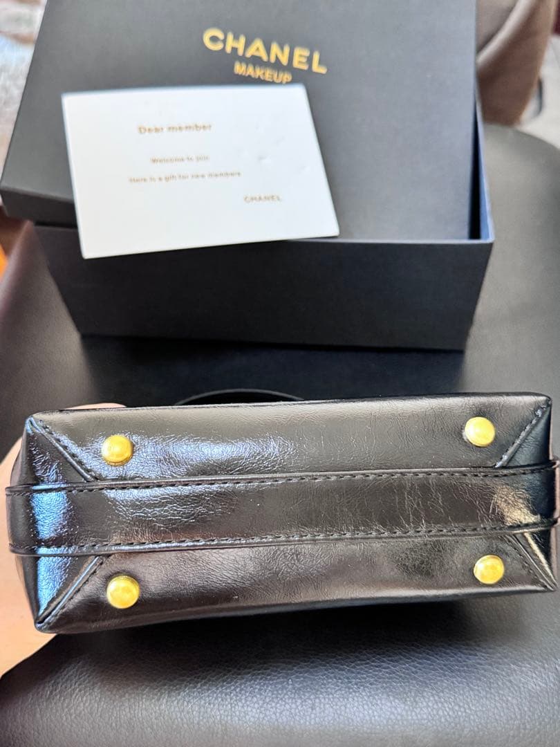 CHANEL ブラックレザーショルダーバッグ　ノベルティ