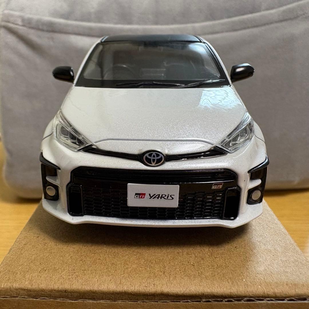 GRヤリス　白　プラチナホワイトパールマイカ　カラーサンプル