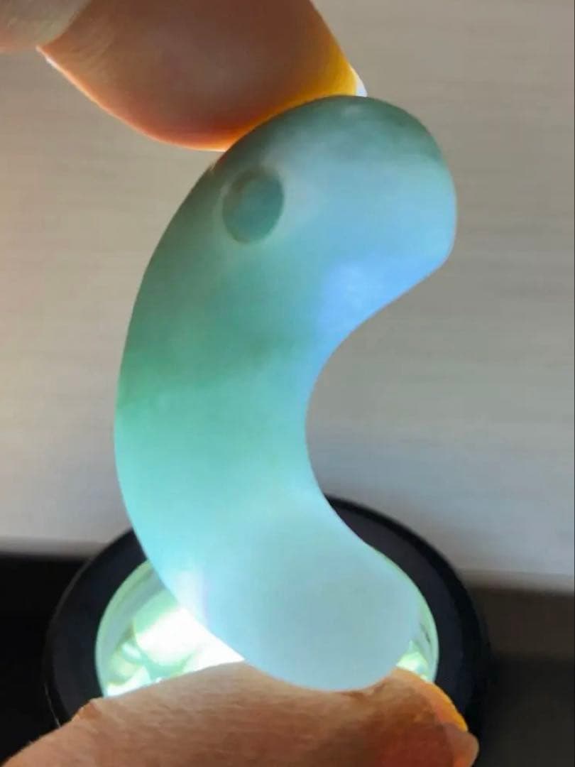 勾玉　翡翠　縄文弥生期　出土品　ヒスイ　宝石