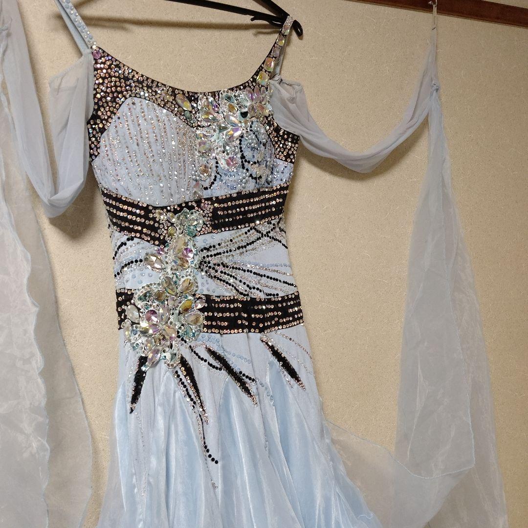 社交ダンスドレス 水色ラメ入りホースヘアーフリル付き