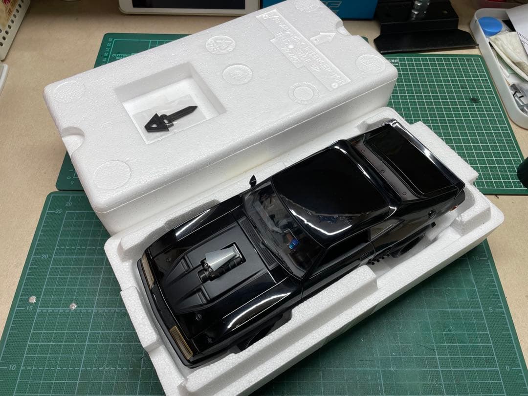 マッドマックス　インターセプター　オートアート製　1/18ミニカー