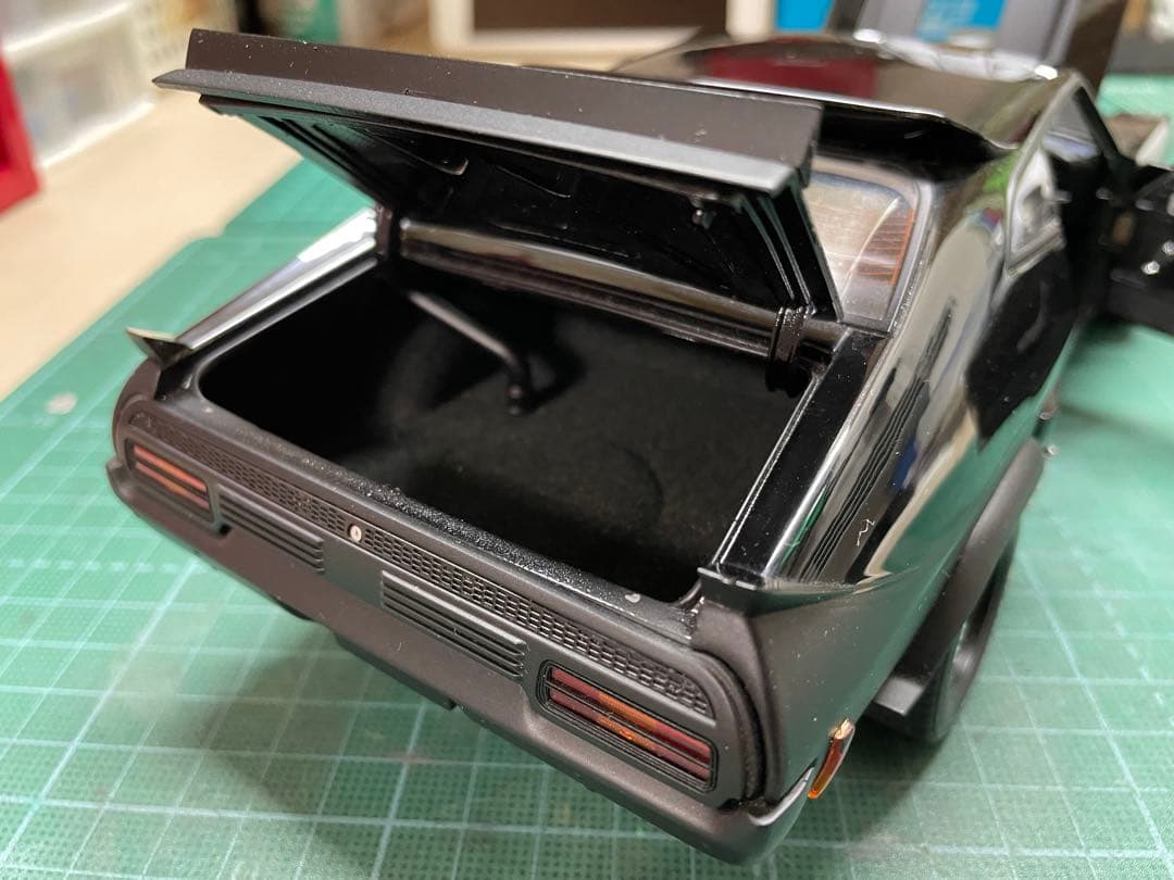 マッドマックス　インターセプター　オートアート製　1/18ミニカー