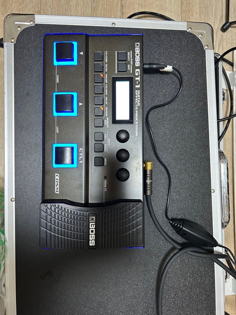 BOSS GT-1 エフェクター 本体と付属品