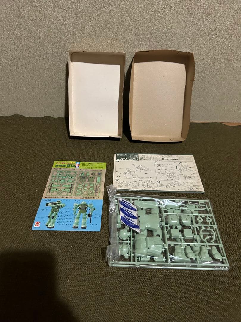 【1/144】バンダイ 量産型ザク 【説明書2枚】未使用品 旧キット 当時物