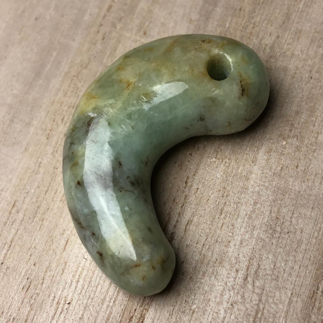 勾玉 翡翠　ヒスイ　糸魚川　翡翠　ケース付き