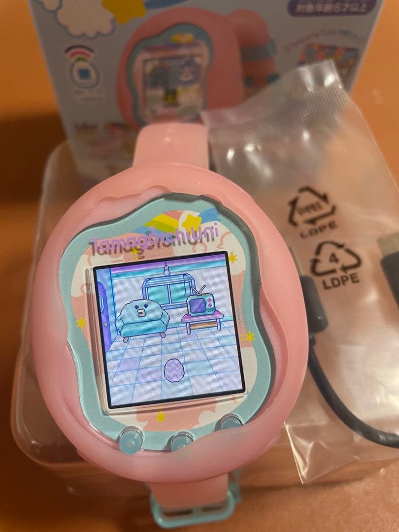 Tamagotchi Uni ピンク USBケーブル付き