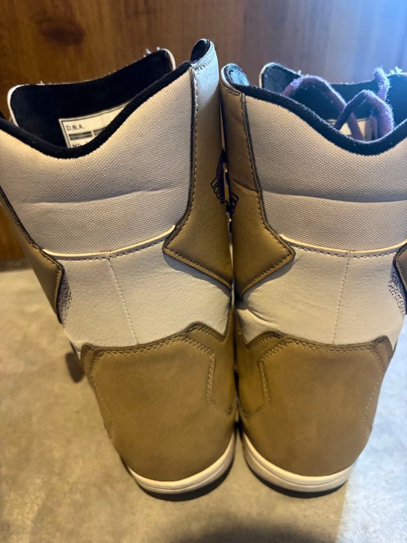 DEELUXE DNA ２４.５センチ