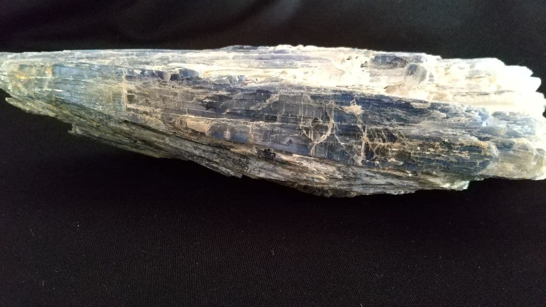 カイヤナイト(原石)