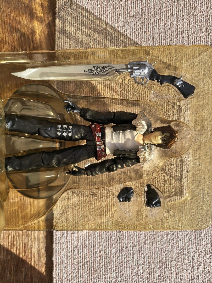 ファイナルファンタジー8 プレイアーツ スコール・レオンハート フィギュア