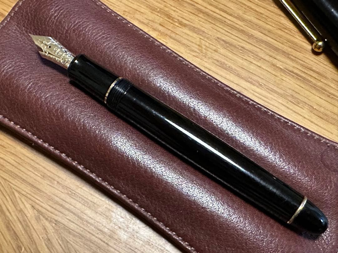 Pilot Custom 742 万年筆 黒　FM