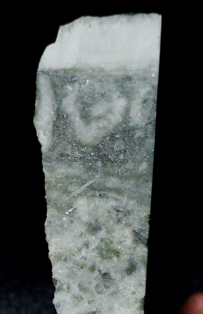 ★翡翠原石★稀少・下仁田翡翠【クリフプレート・化粧面磨き566ｇ】