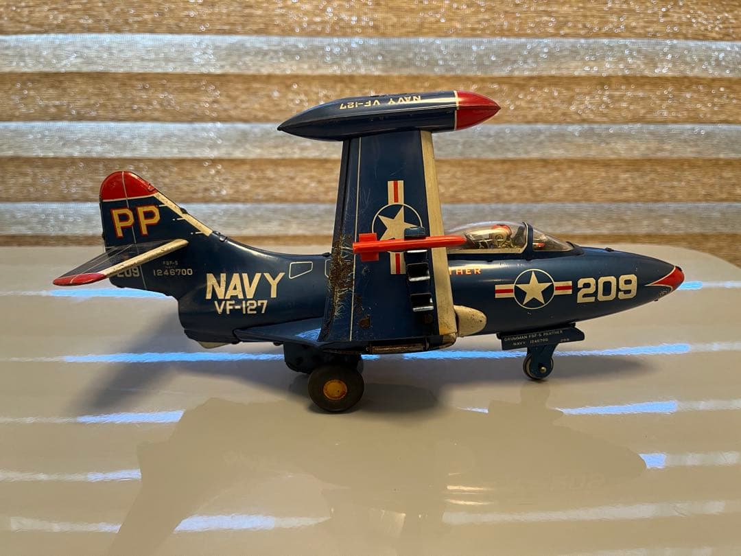 ヨネザワのブリキ のパンサー