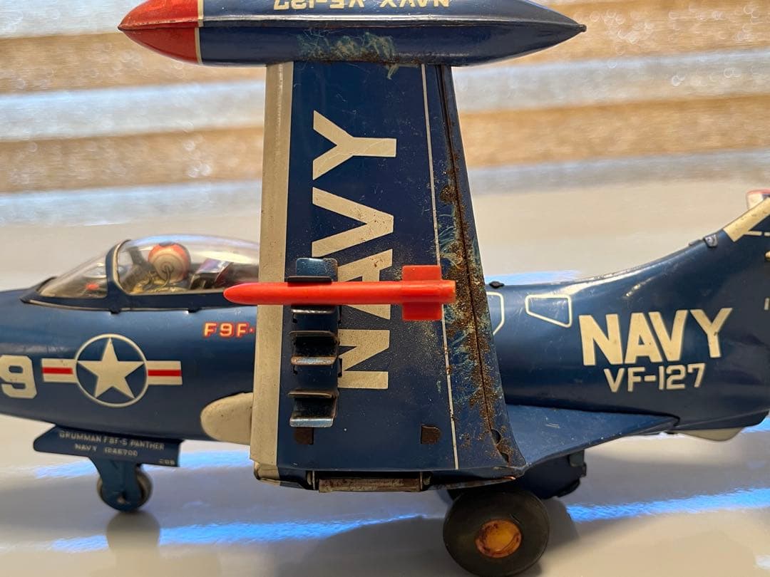 ヨネザワのブリキ のパンサー