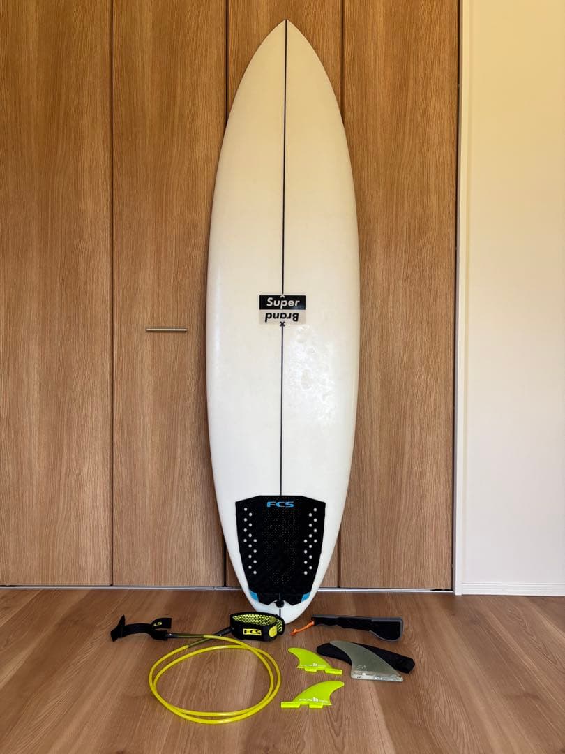 Super Brandサーフボード FCSⅡフィン付き
