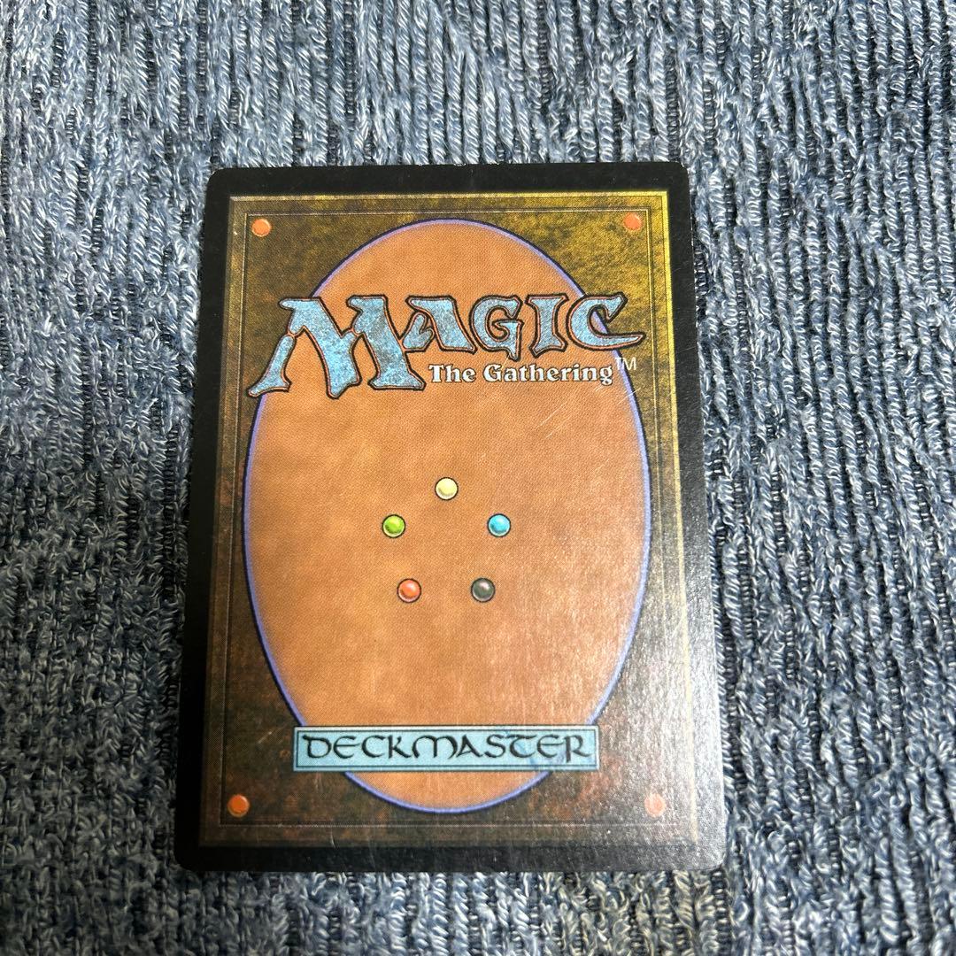 厳かなモノリス