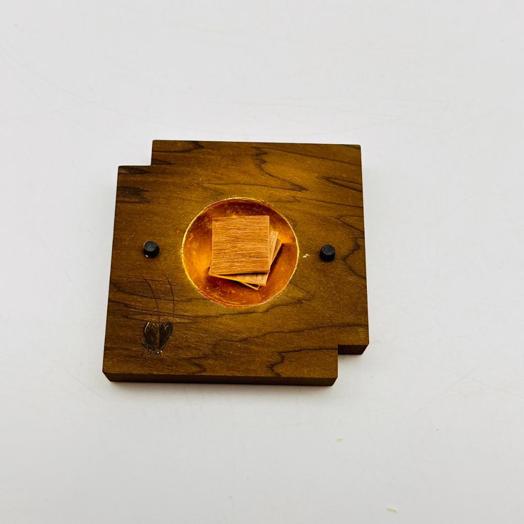 T　清水晃樹 神代杉 萩に虫絵 重色紙香合 内丸金箔 共箱 黄布 茶道具 香具