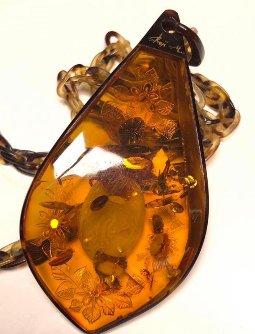 カメオ　琥珀ペンダント　鼈甲　首飾り　作家物　金彩