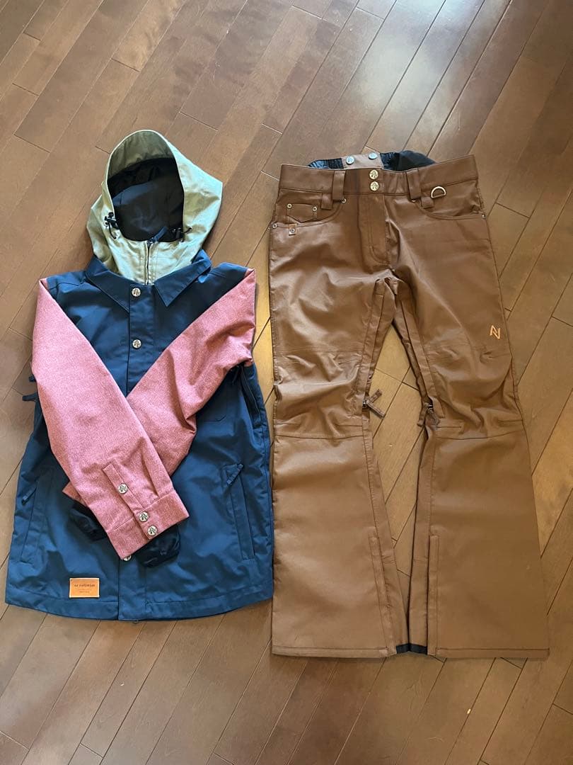 AA HARDWEAR スノーボードウェア（女性用）上下セット