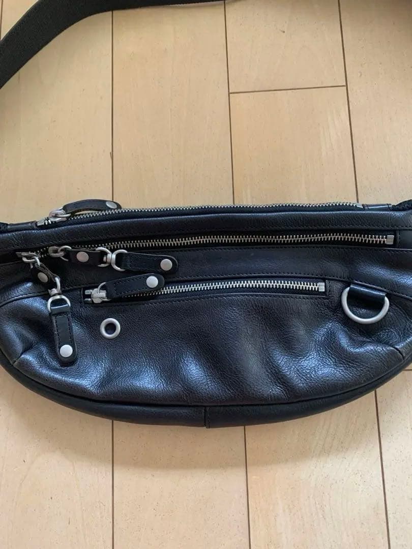 ZETT ボディバッグ