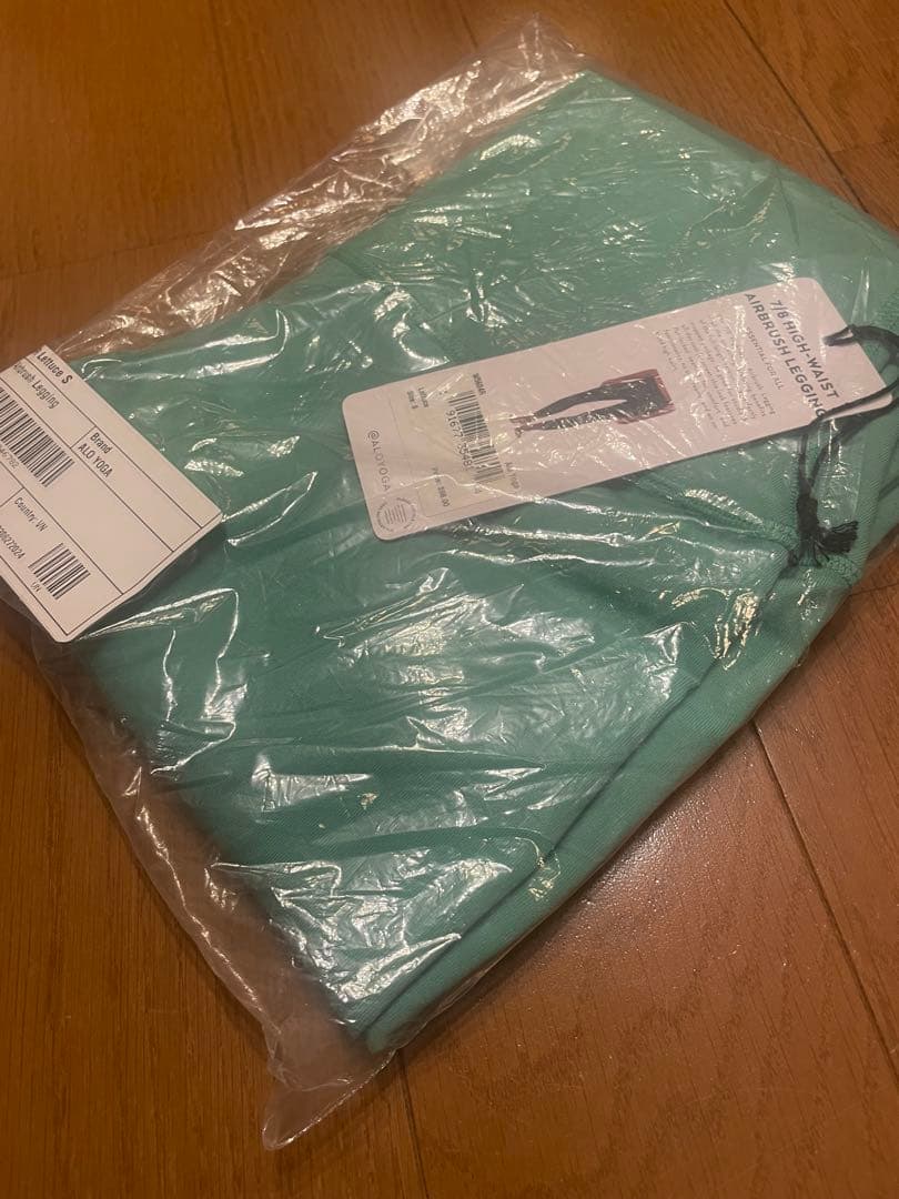 新品タグ付！現行品 alo yoga アローヨガ　7/8 レギンス　現行品