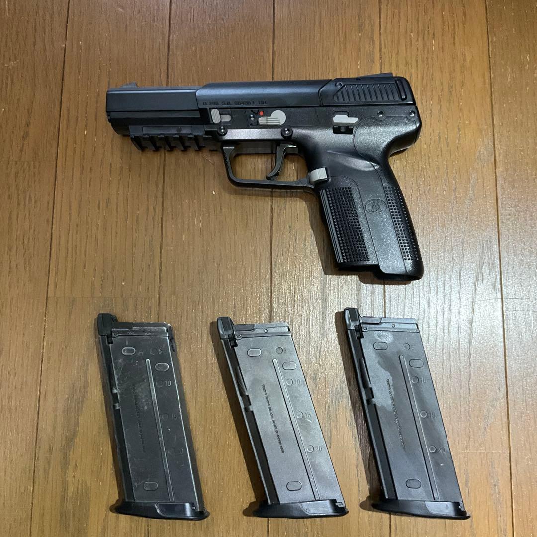 東京マルイFN Five-seveNマガジン付き　ガスガン