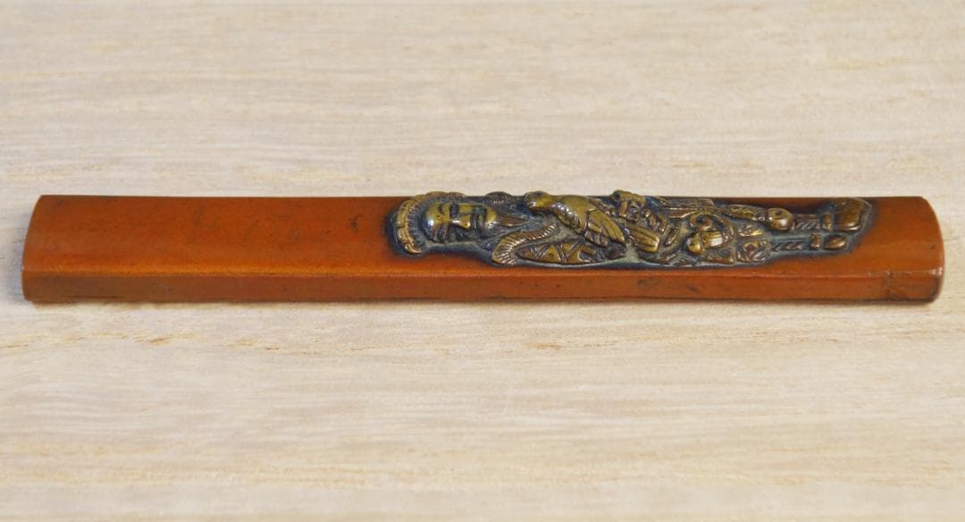 鍔 鐔 小柄 日本刀 刀装具 武具 骨董【素銅磨地 高肉彫 鍍金 韃靼人図小柄】