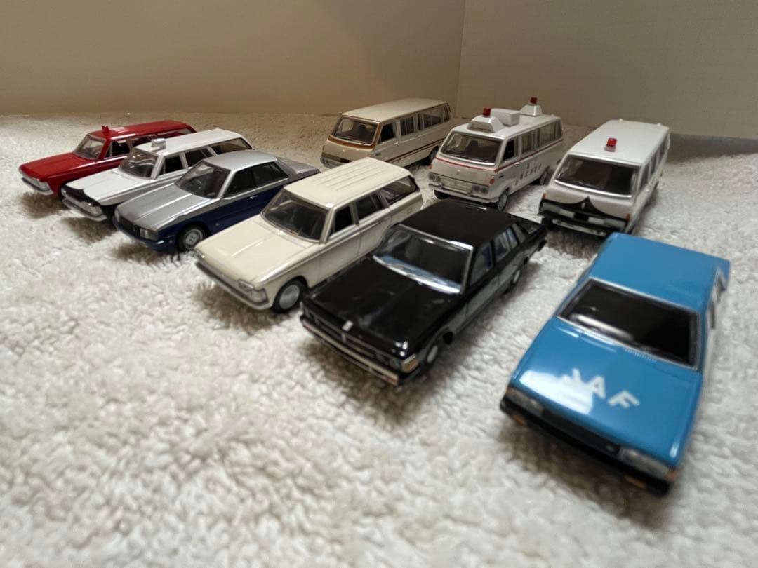 ミニカーセット 10台 パトカー・救急車・トラック等